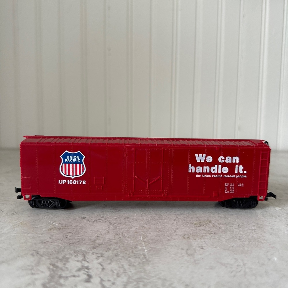 HO Bachmann Union Pacific 50' Boxcar 168178 Red Model Train Car